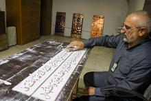 قسم صناعة الشبابيك يباشر أعمال تجهيز كتيبتين لنص زيارة أبي الفضل العباس (عليه السلام)