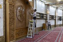 قسم الشؤون الخدمية يجري حملة لتنظيف سرداب الإمام الحسن (عليه السلام)