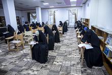 في (8) محافظات.. مدارس الكفيل النسوية تجري الامتحانات المركزية لـ(2300) طالبة