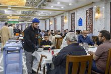 قسم المضيف يقدم خدماته للزائرين في ذكرى شهادة الإمام الصادق (عليه السلام)