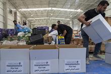 مخازن العتبة العباسية تواصل استقبال المساعدات الإغاثية لدعم الشعب اللبنانيّ