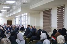 جامعة العميد تحتفي باليوم الجامعي الأول في كلية التربية الأساسية للبنات