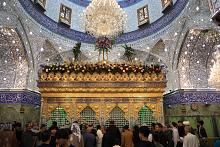 نشر أكاليل الزهور في مرقد أبي الفضل العباس (عليه السلام) بذكرى ولادة الإمام الحسن (عليه السلام)