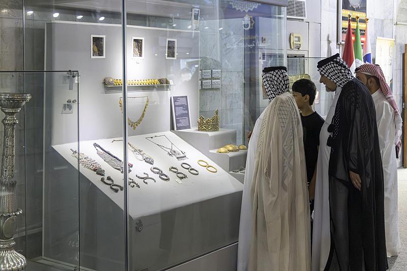 تزامنًا مع عيد الغدير.. متحف الكفيل يشهد توافد الزائرين إلى قاعة العرض