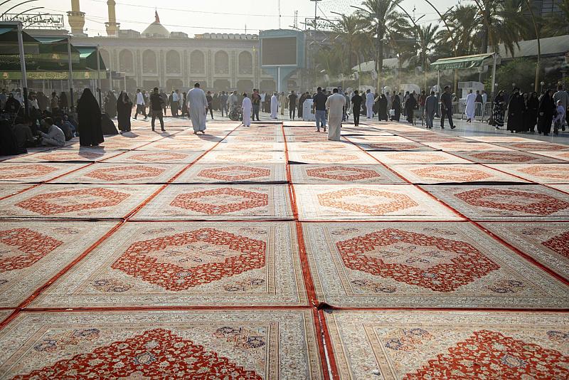 في ليلة الجمعة.. قسم بين الحرمين يهيّئ الساحة الوسطية لاستراحة الزائرين ويقدم خدماته المتنوعة