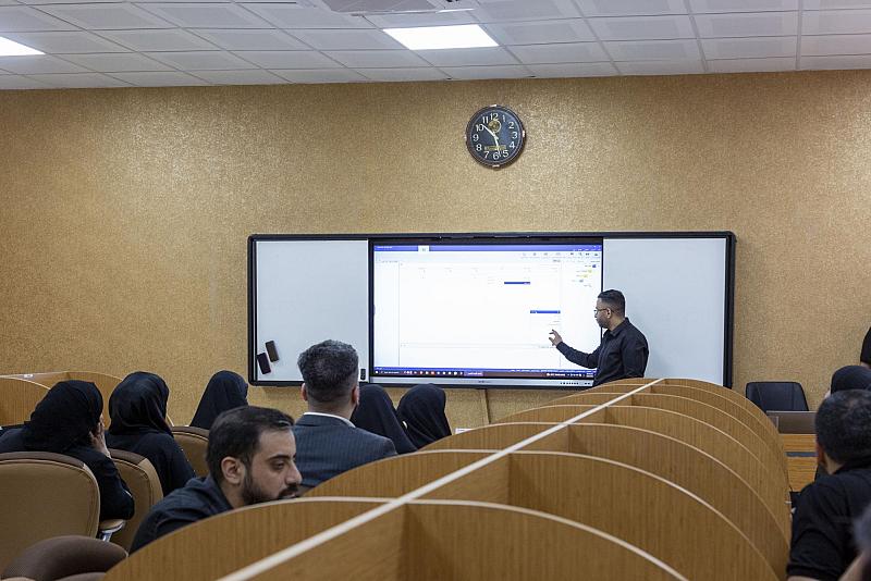 جامعة الكفيل تنظم دورة تدريبية في الإدارة الإلكترونية