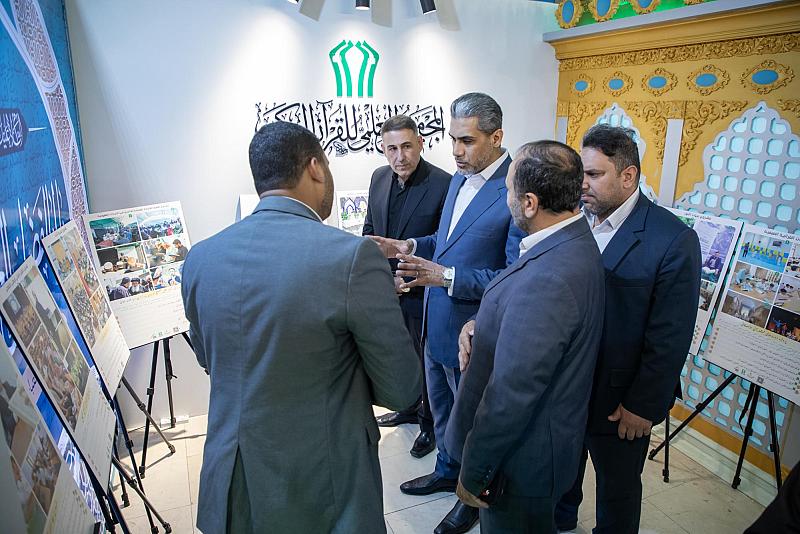 مستشار الملحقية الثقافية العراقية يطّلع على جناح العتبة العبّاسيّة المقدّسة في معرض طهران
