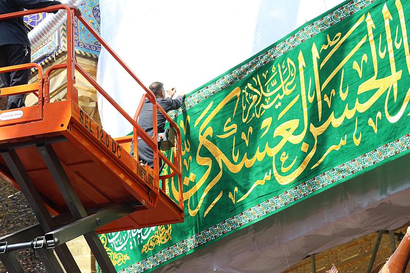 العتبة العباسية تنشر لافتات احتفائية بذكرى مولد الإمام الحسن العسكري (عليه السلام)
