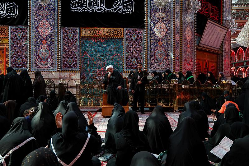 ضمن برامجه التوجيهية.. قسم الشؤون الدينية يقيم مجلسًا توعويًّا لزائرات الأربعين