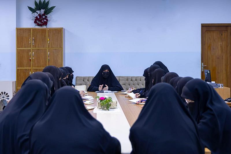 شعبة الخطابة الحسينية النسوية تناقش استعداداتها لتنفيذ خطتها التبليغية الخاصة بزيارة الأربعين