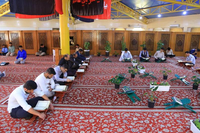ملاكاتُ جامعة العميد وطلبتُها ينظّمون محفلاً قرآنيّاً رمضانيّاً