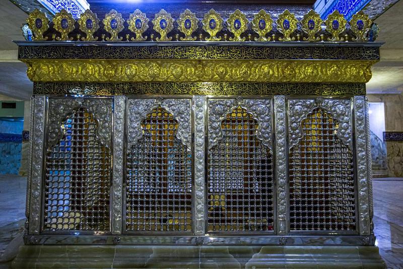 رحلةُ التشرّف بأحضان القبر الطاهر مضى منها 10 أيّام