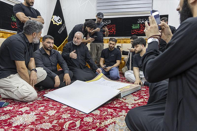 زائرون أجانب يطلعون على خدمات مجمع أبي الفضل العباس (عليه السلام) المقدمة لزائري الأربعين