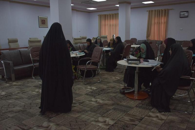 مركزُ الثقافة الأسريّة يفتتح صفّاً نسويّاً لمحو الأمّية
