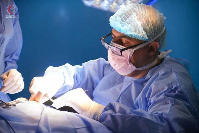 أطبّاءُ مستشفى الكفيل التخصّصي ينجحون بعمليّة تصنيع مقعد لطفلة بعمر عشرة أشهر