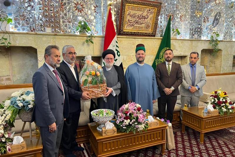 وفد من العتبة العباسية المقدسة يقدم تهانيه بذكرى عيد الغدير للأمين العام للعتبة العلوية المقدسة