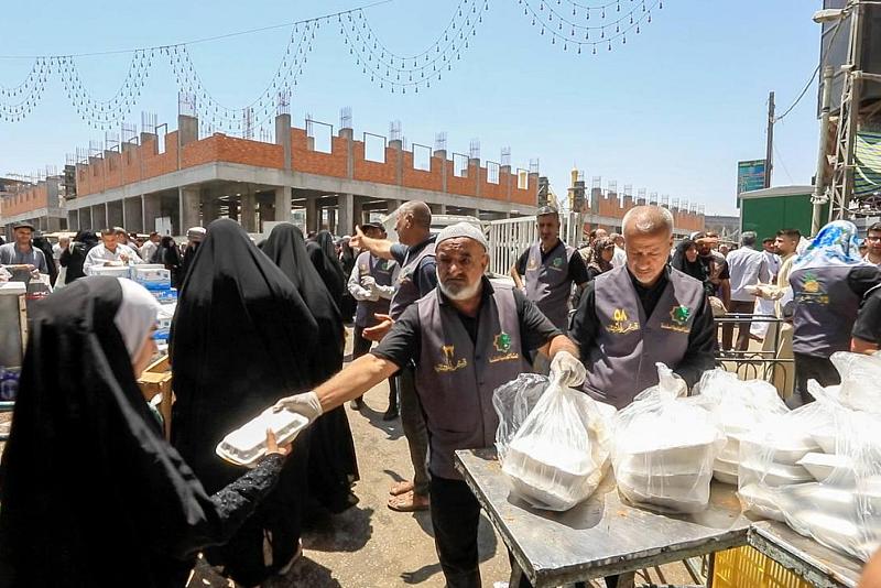 مضيف العتبة العباسية المقدسة يقدم أكثر من 200 ألف وجبة طعام لزائري يوم عرفة