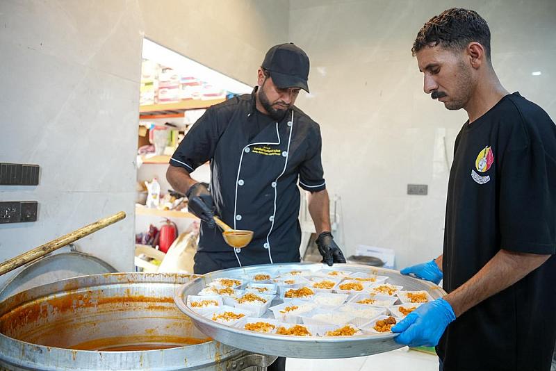 العتبة العباسية المقدسة تقدم نحو 45 ألف وجبة طعام يوميًّا لزائري الأربعين في منفذ زرباطية