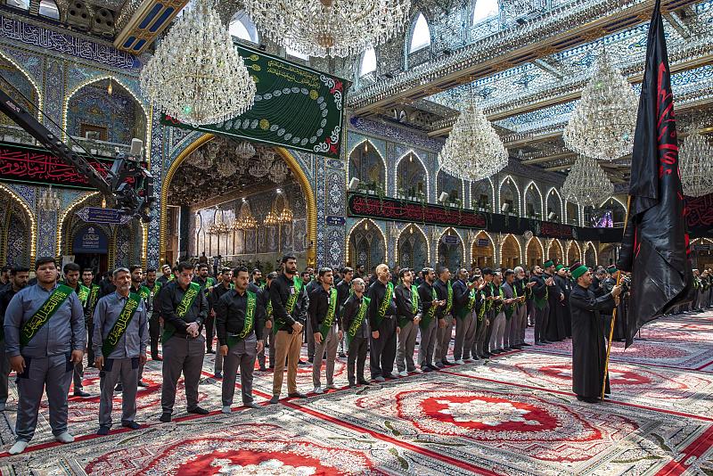 خَدَمة العتبة العباسية المقدسة يؤدّون مراسم الممارسة العبادية بذكرى شهادة الإمام الجواد (عليه السلام)