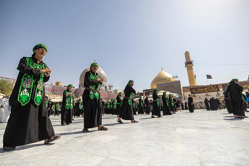 المواكب العزائية تحيي ذكرى شهادة الإمام الحسن العسكري (عليه السلام) في سامراء