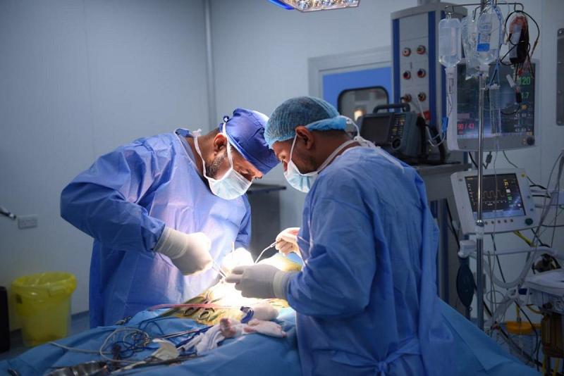 في مستشفى الكفيل التخصصي.. مريضة تعاود الوقوف على قدميها بعد عمليةٍ ناجحة