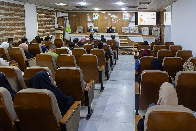 قسم الإعلام يقدم ندوة علمية في جامعة كربلاء حول نظريات التضليل الإعلامي