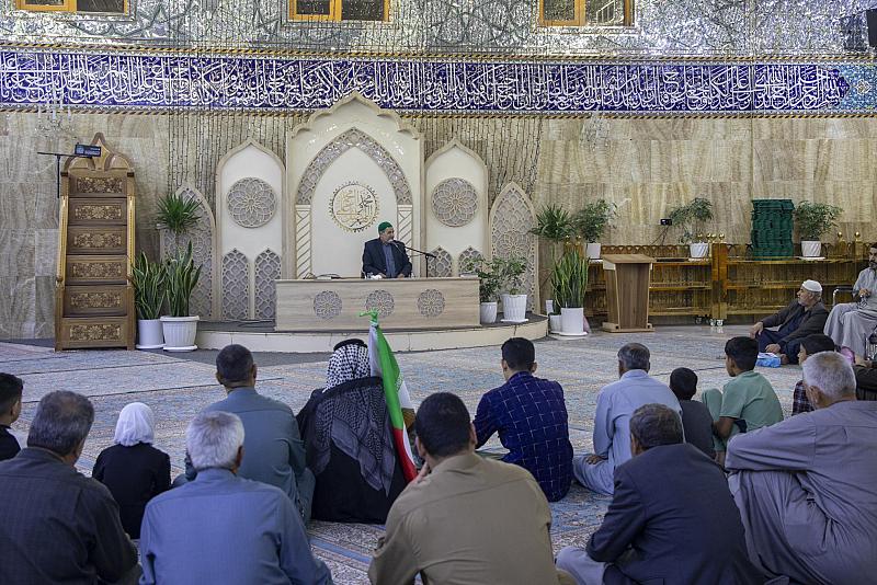 المؤمنون يشاركون في قراءة دعاء الندبة عند مقام الإمام المهدي (عجّل الله فرجه)