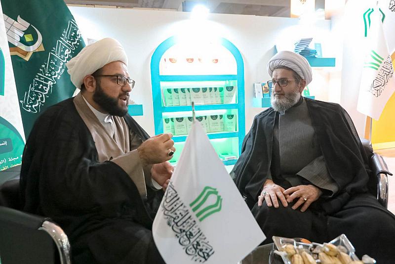 وفد العتبة الرضوية يزور جناح المجمع العلمي في معرض القرآن الكريم