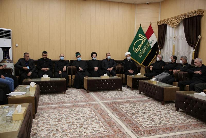 الأمينُ العامّ للعتبة العسكريّة المقدّسة يكرّم خَدمَة أبي الفضل العبّاس (عليه السلام)