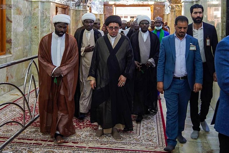 لطلبة العلوم الدينية الأفارقة.. قسم الشؤون الفكرية ينظم زيارة لمرقد الإمام علي (عليه السلام)