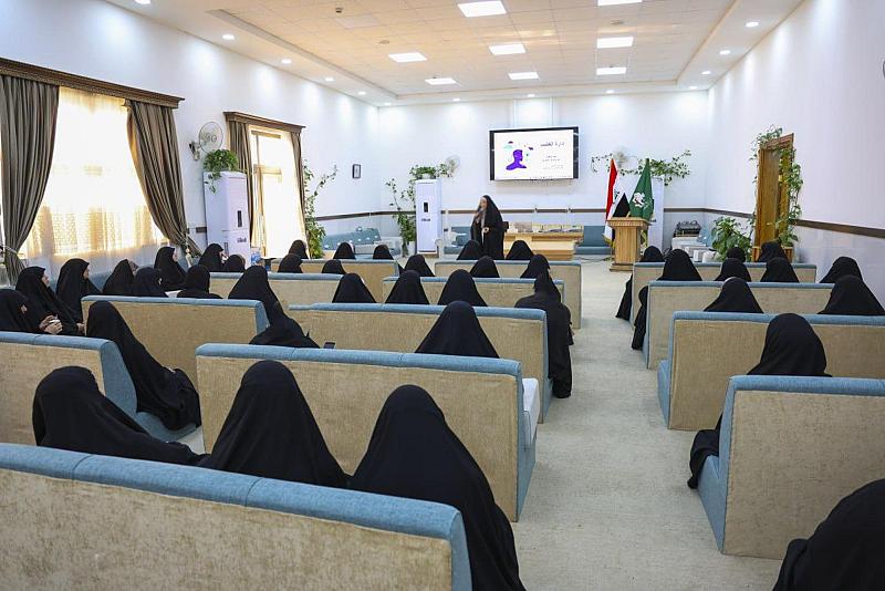مركز الثقافة الأسرية ينظم برنامجًا ثقافيًّا لعدد من عوائل الشهداء