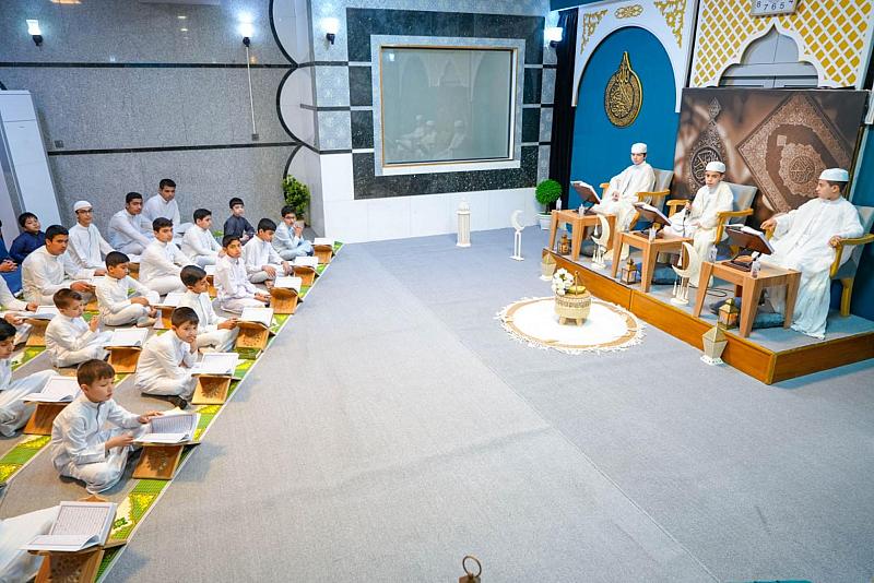 المجمَع العلمي يقيم المجلس القرآنيّ التعليميّ الخاص بطلبة الحفظ