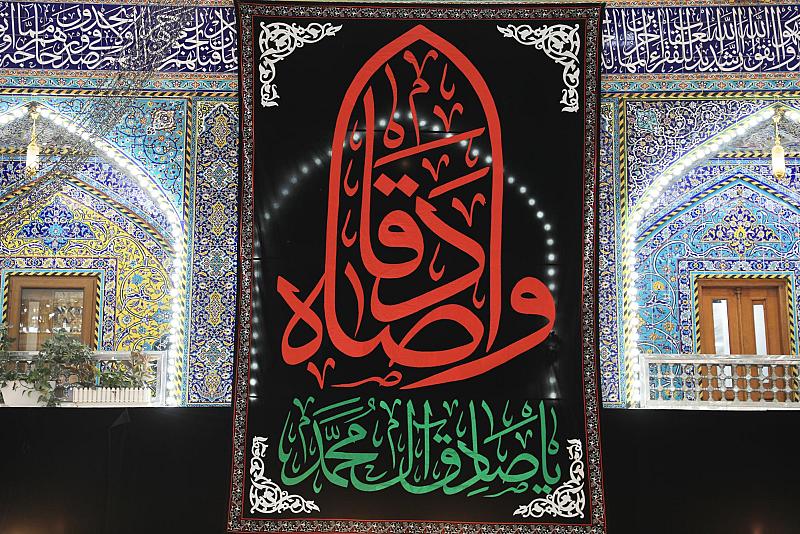 العتبة العباسية تتشح بالسواد احياءً لذكرى شهادة الامام الصادق (عليه السلام)