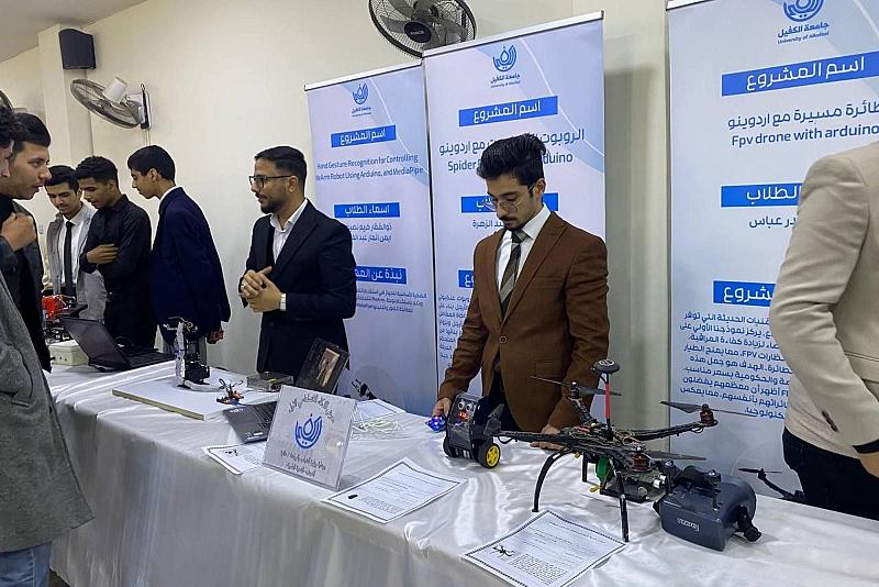 بمشاريع بحثية وتطبيقات ذكية.. جامعة الكفيل تشارك في معرض الذكاء الاصطناعي الأول في النجف الأشرف