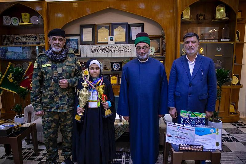 الأمين العام للعتبة العبّاسية المقدسة يكرّم الطفلة فاطمة رعد هاشم لتفوّقها في الحساب الذهنيّ