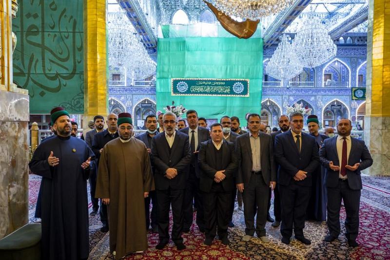 الأمينُ العامّ للعتبة العلويّة يزور العتبةَ العبّاسية ويلتقي بأمينها العامّ ويبارك له تسنّم منصبه