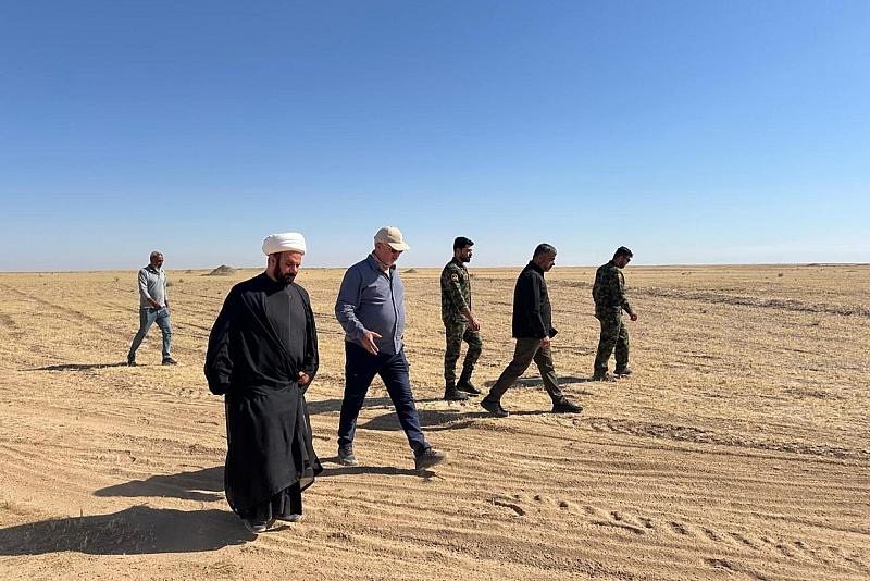  وفد من قسم الشؤون الفكرية يزور مواقع المقابر الجماعية في الثرثار وعكاز