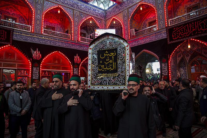خَدمةُ العتبتين يحيون ذكرى شهادة أمّ البنين (عليها السلام)
