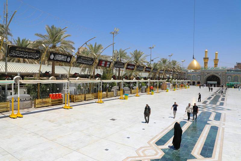 57 رايةَ عزاءٍ و70 قطعةً عزائيّة.. ما بين الحرمَيْن يتوشّح ثوبَ الحزنِ والحِداد العاشورائيّ