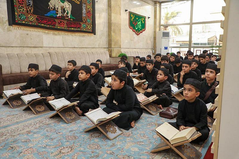 المجمع العلمي يكافئ مجموعة من طلبته الحافظين لكتاب الله