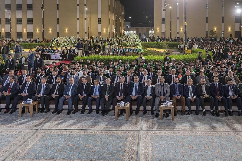 خمسة آلاف طالب من 64 جامعة عراقية يحتفلون بتخرجهم تحت قبة أبي الفضل العباس (عليه السلام)
