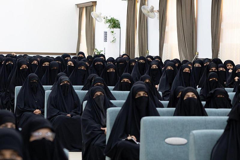 المشاركات في مخيم (بنات العقيدة) التاسع عشر يشدنَ بفعّالياته المتنوّعة