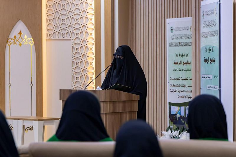 شعبة فاطمة بنت أسد: دورة (ينابيع الرحمة) مشروع لبناء شخصية الفتاة وتعزيز وعيها الديني