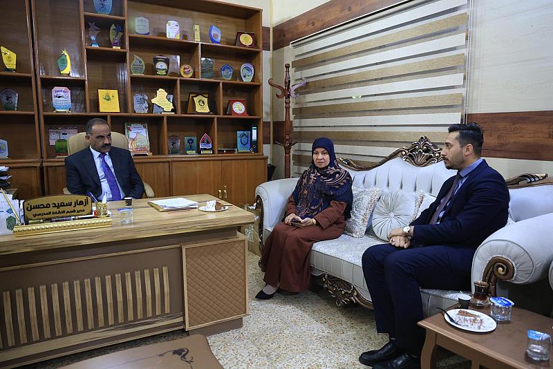 قسم العلاقات العامة يناقش مع تربية بابل إطلاق الجدار الثقافي لمدارسها