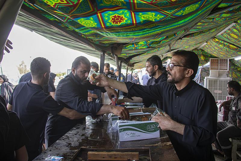 منها تقديم أكثر من 22 ألف وجبة طعام.. موكب قسم صناعة الشبابيك يختتم خدماته لزائري الأربعين