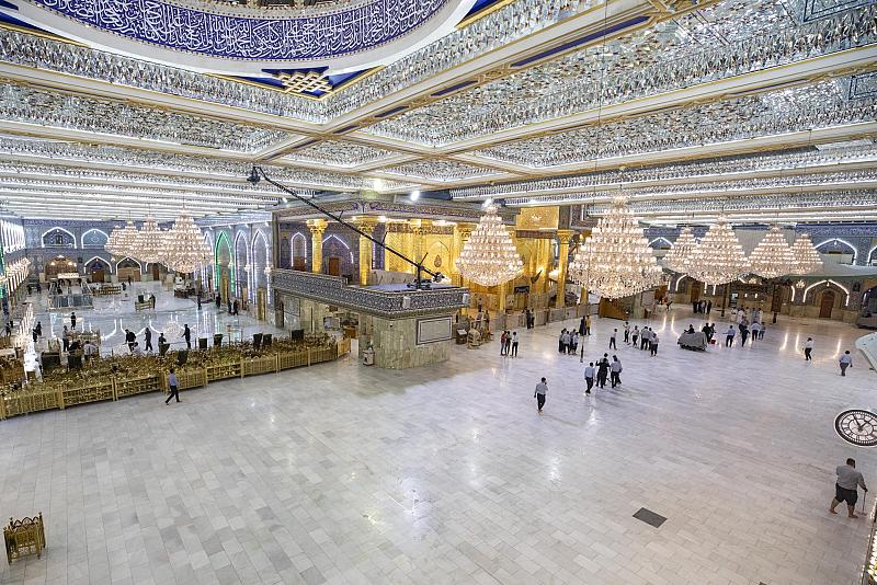 ملاكات العتبة العبّاسية تُنهي أعمال غسل وفرش الحرم المطهّر والصحن الشريف