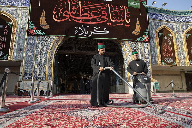 أعمال متعددة تؤديها شعبة السادة الخدم في العتبة العباسية المقدسة