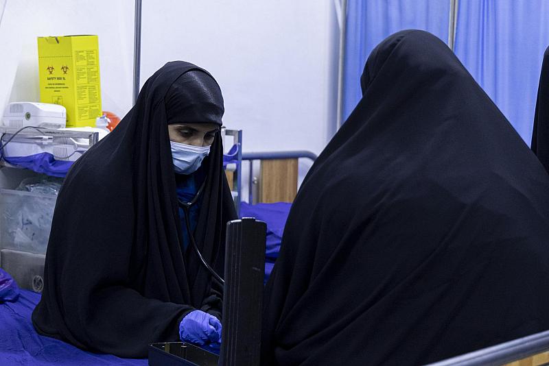 عبر مفرزة خاصة.. قسم الشؤون الطبية يقدم خدماته للزائرات بذكرى شهادة الإمام العسكري (عليه السلام)