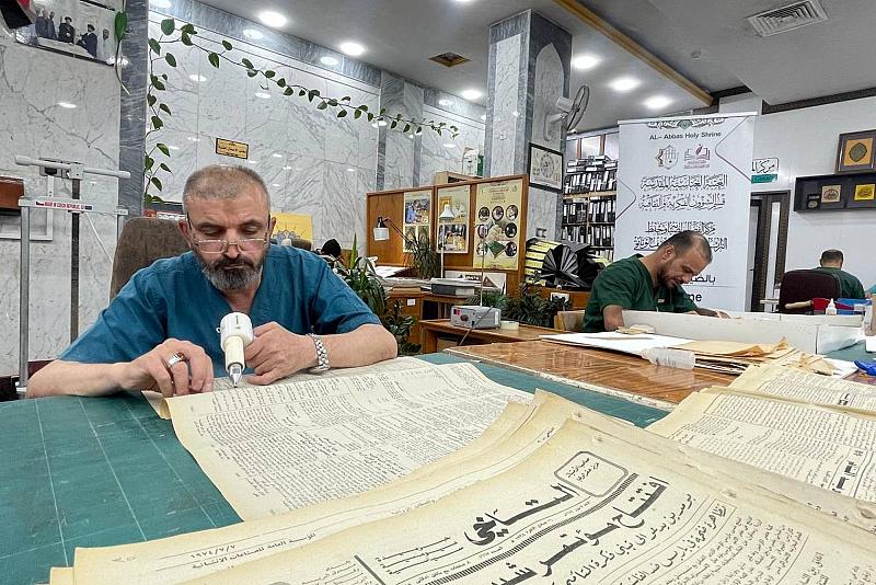 قسم الشؤون الفكرية يشرع بترميم المجموعة الثانية من الصحف القديمة الخاصة بالمجمع العلمي العراقي