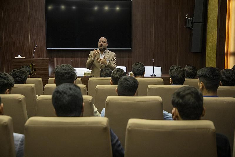 قسم العلاقات العامّة يقيم محاضرة ثقافية لوفدٍ طلابي من جامعة القادسيّة